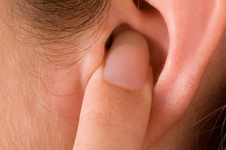 sensación de líquido en el oído